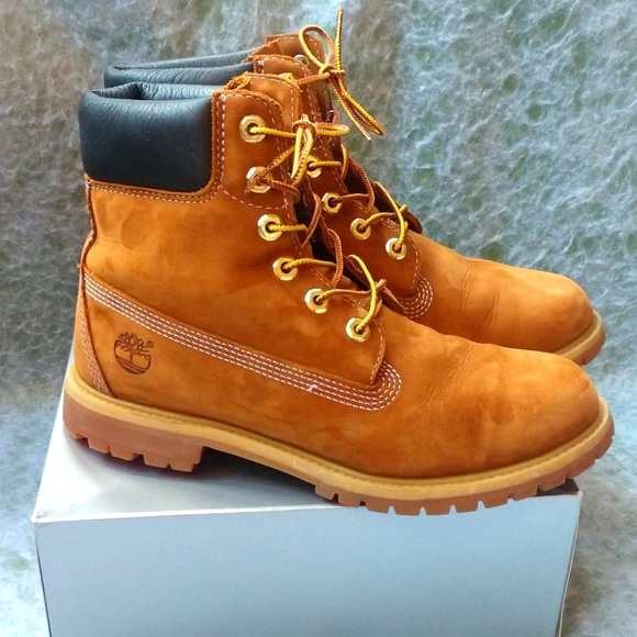 Timberland Women's 6 inch Wheat Nubuck Waterproof Boots Size 9.5 - Picture 1 of 12
